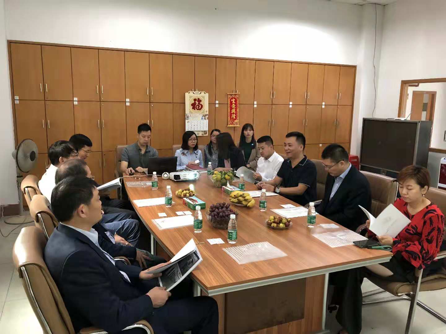 港華燃氣集團領(lǐng)導與佛山潔機皇合作